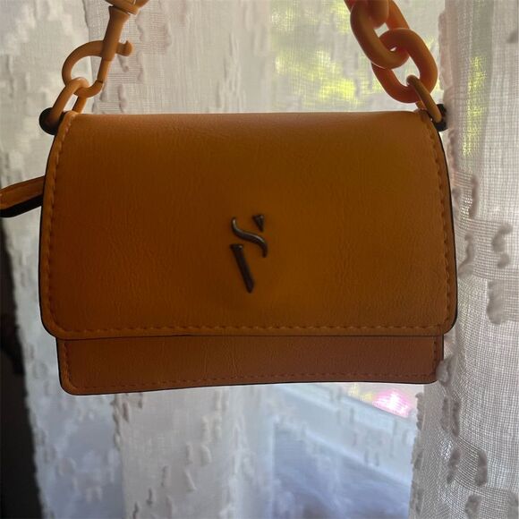 Simply Vera Vera Wang Women's Mini Coin Purse Yellow Clasp Closure Lightweight - Picture 3 of 4